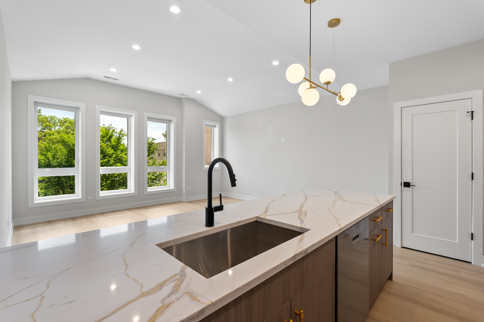 5008 South Prairie Avenue Chicago, IL 60615 - Photo 8 of 26