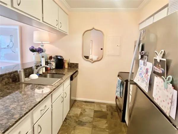 a view of a bench in the backyard