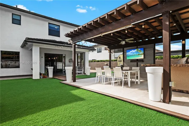 $1,199,000 | 8723 Northwest 161st Terrace, Miami Lakes, FL 33018