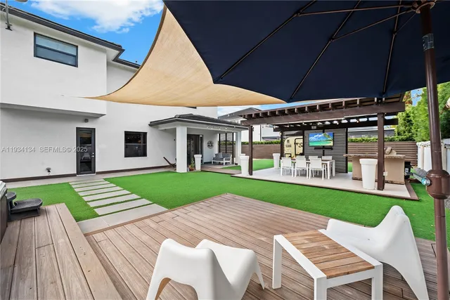 $1,199,000 | 8723 Northwest 161st Terrace, Miami Lakes, FL 33018