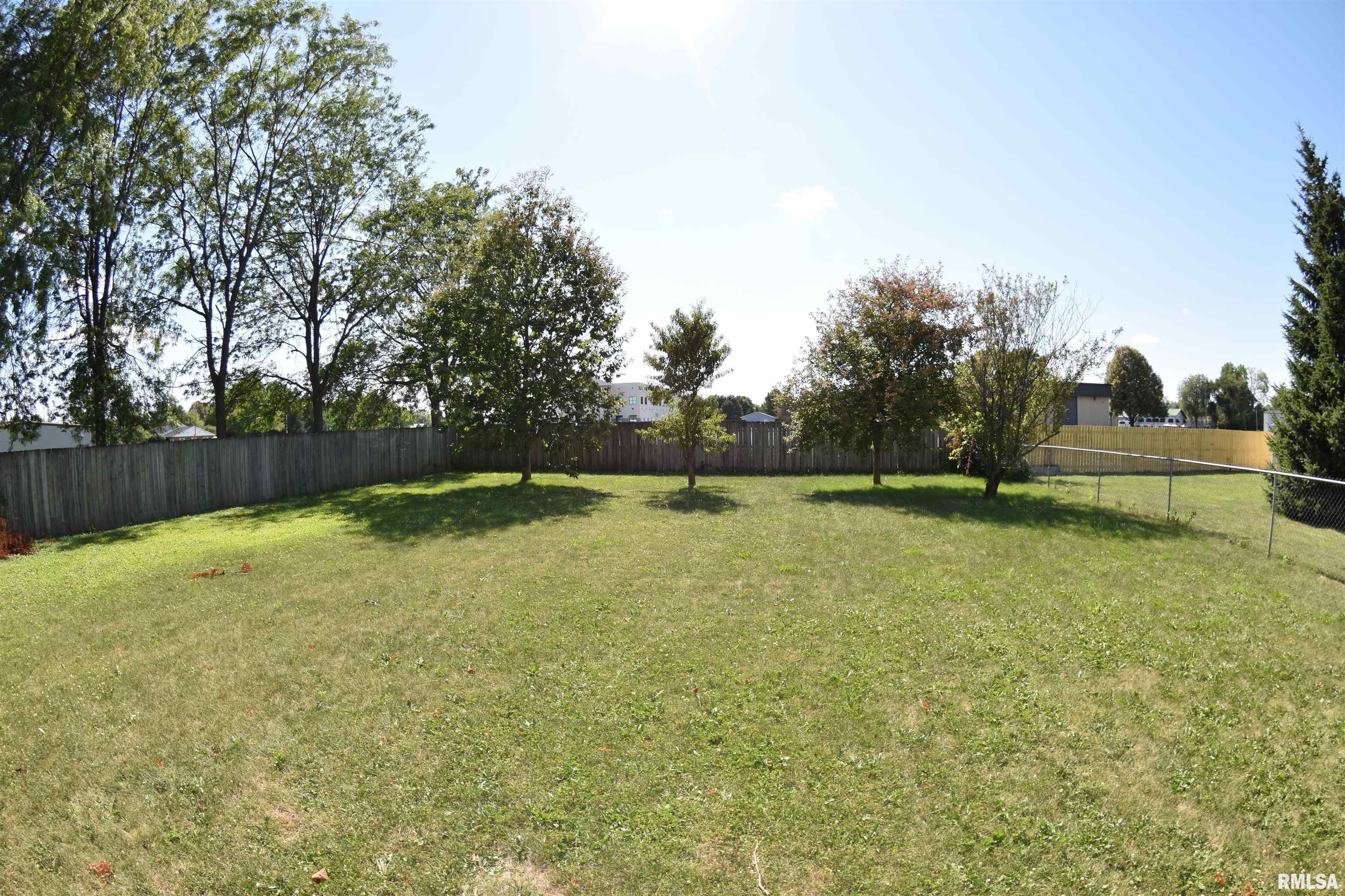 2867 York Road Springfield, IL 62703 - Photo 5 of 57
