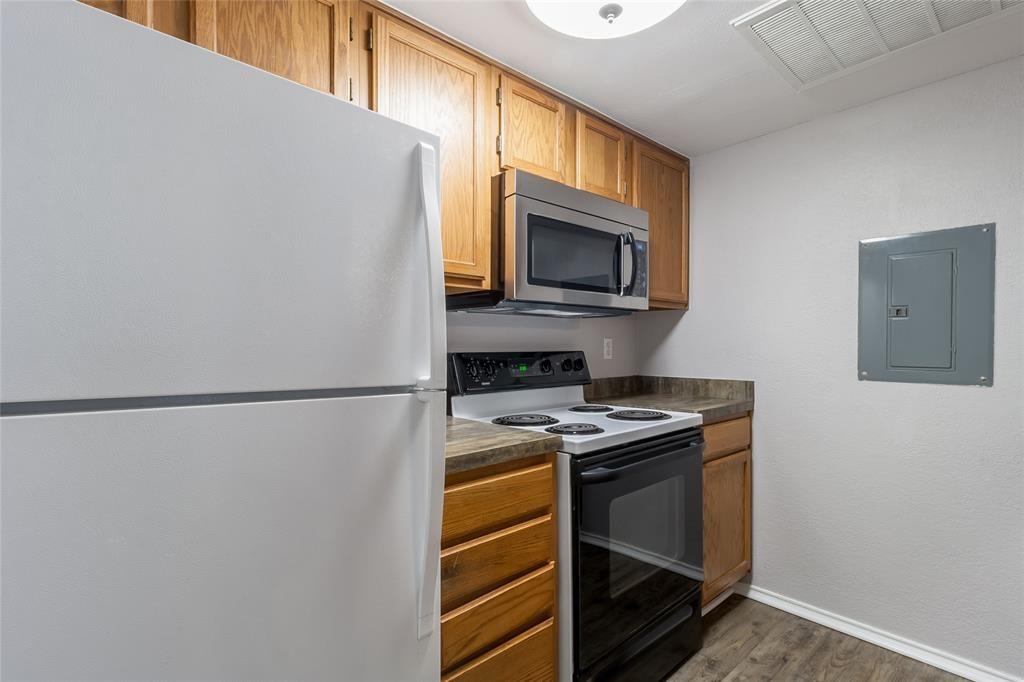 449 Harris Street, Unit 103C Coppell, TX 75019 - Photo 4 of 17 Kitchen