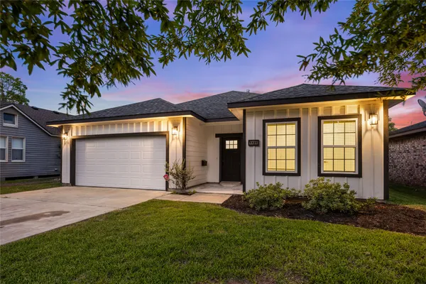 $300,000 | 1121 Austin Street, Rosenberg, TX 77471