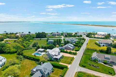 $6,595,000 | 17 Town Lot Road, Edgartown, MA 02539