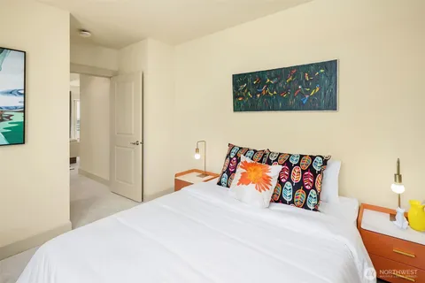 $650,000 | 2035 Eastlake Avenue East, Unit 301, Seattle, WA 98102