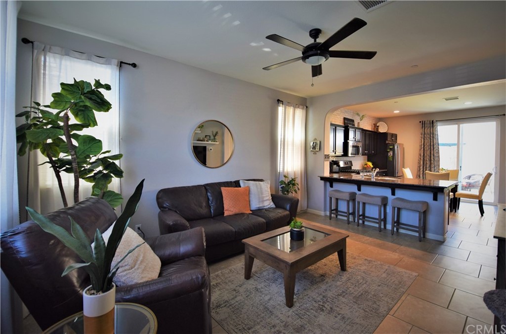 3753 Artistry Way Clovis, CA 93619 - Photo 3 of 22