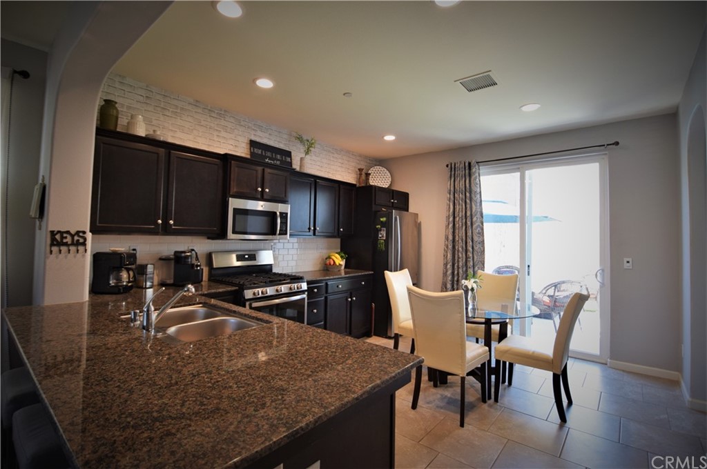 3753 Artistry Way Clovis, CA 93619 - Photo 4 of 22