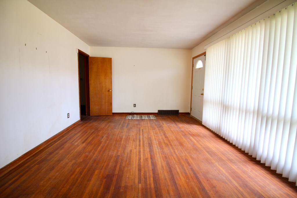 4428 Old Cusseta Road Columbus, GA 31903 - Photo 6 of 23 Living Room