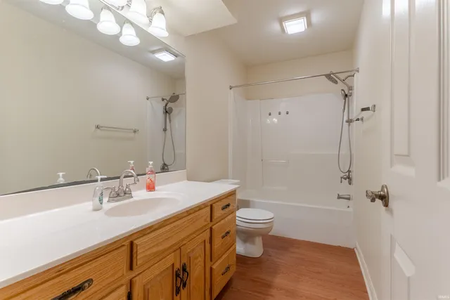 $395,500 | 3100 Trailwood Drive, Newburgh, IN 47630