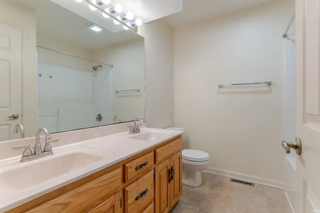 $395,500 | 3100 Trailwood Drive, Newburgh, IN 47630