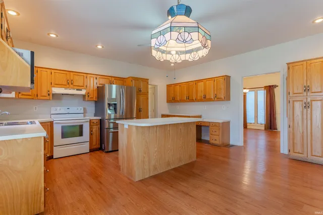 $395,500 | 3100 Trailwood Drive, Newburgh, IN 47630