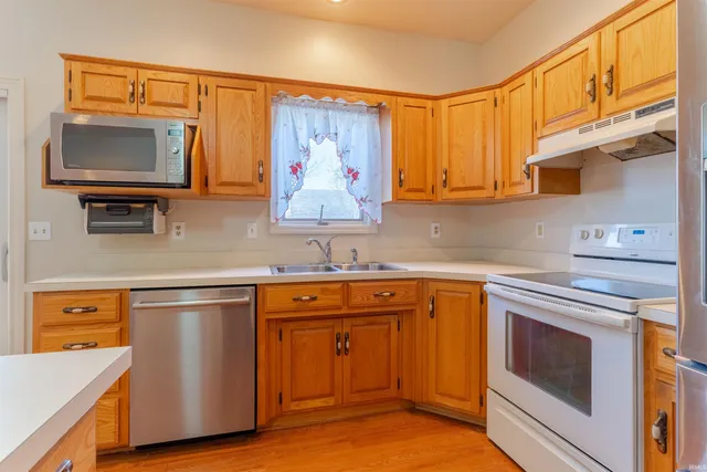 $395,500 | 3100 Trailwood Drive, Newburgh, IN 47630