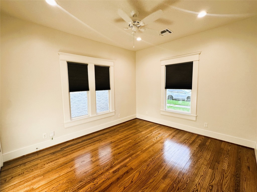 540 Harvard Street Houston, TX 77007 - Photo 11 of 20 Front bedroom.