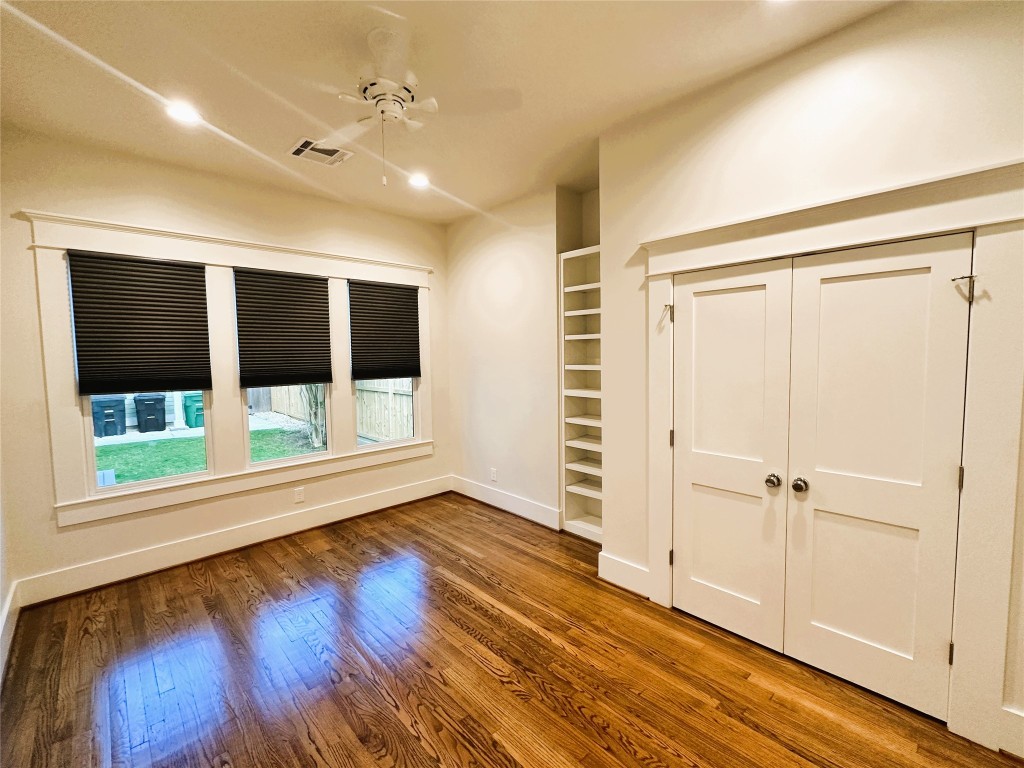 540 Harvard Street Houston, TX 77007 - Photo 15 of 20 Back bedroom.