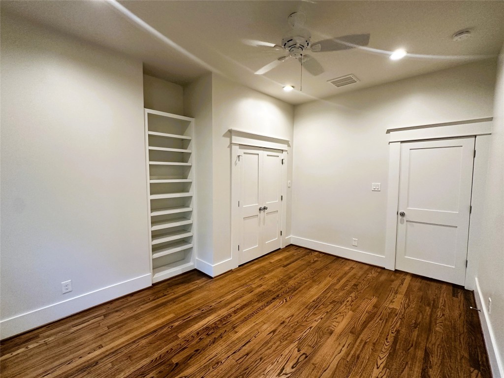 540 Harvard Street Houston, TX 77007 - Photo 16 of 20 Back bedroom.