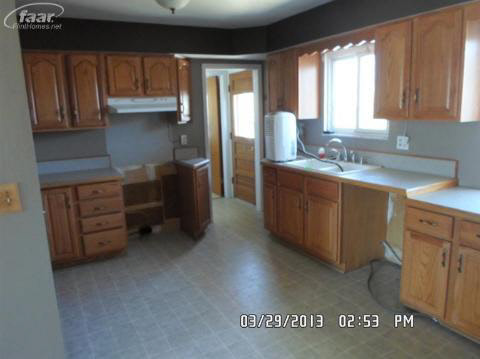 5263 Torrey Road Flint, MI 48507 - Photo 13 of 22 20344076-12.JPG