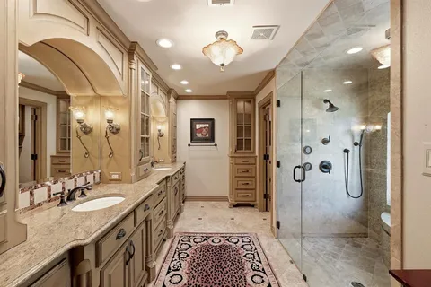 $699,999 | 1809 Southpark Drive, Arlington, TX 76013