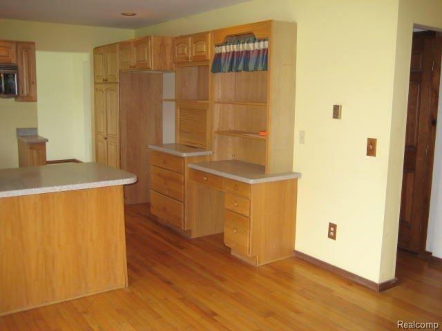 12287 Hill Road Goodrich, MI 48438 - Photo 4 of 19 Kitchen Slelving