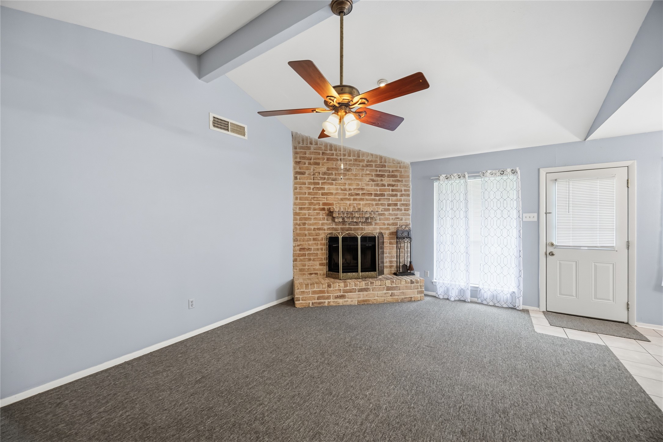 2907 West Greens Road Houston, TX 77067 - Photo 5 of 29 Living Room