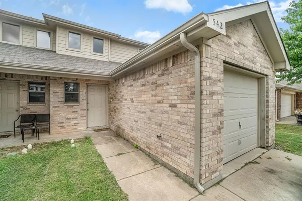 $1,650 | 542 Mast Court, Crowley, TX 76036