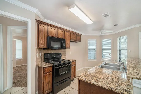 $1,650 | 542 Mast Court, Crowley, TX 76036