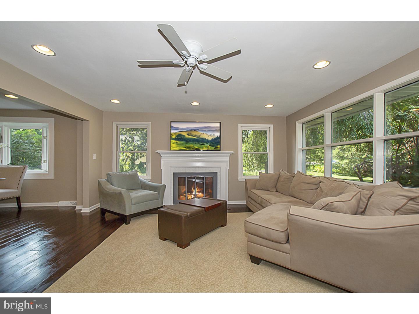 953 Mayberry Road Conshohocken, PA 19428 - Photo 2 of 25 Living Room