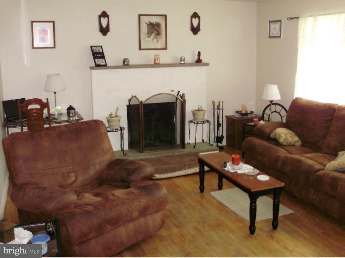 2613 Cox Neck Road Chester, MD 21619 - Photo 3 of 20 Living Room