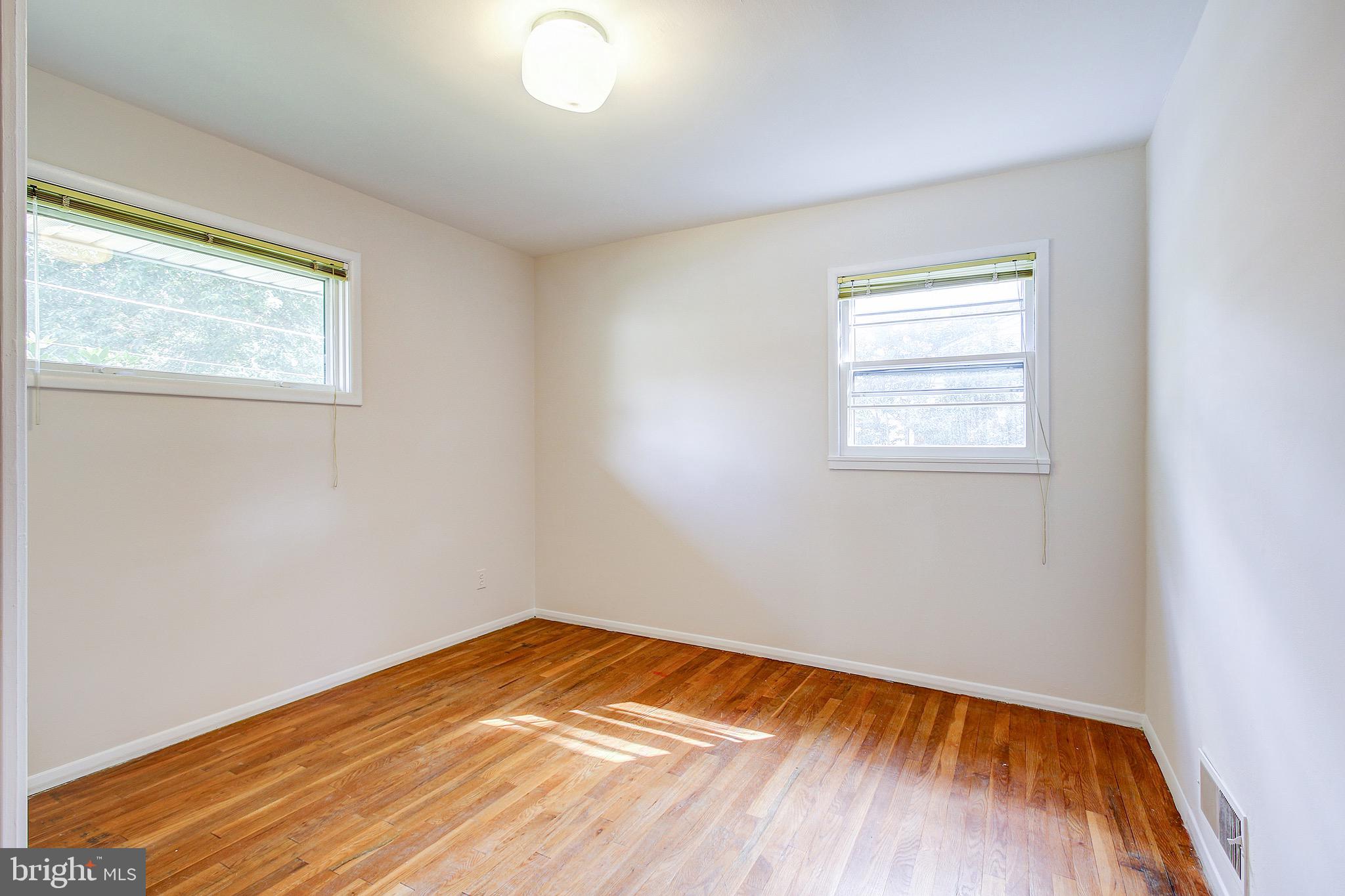107 Rolling Road Gaithersburg, MD 20877 - Photo 8 of 33 Gallery Image 8