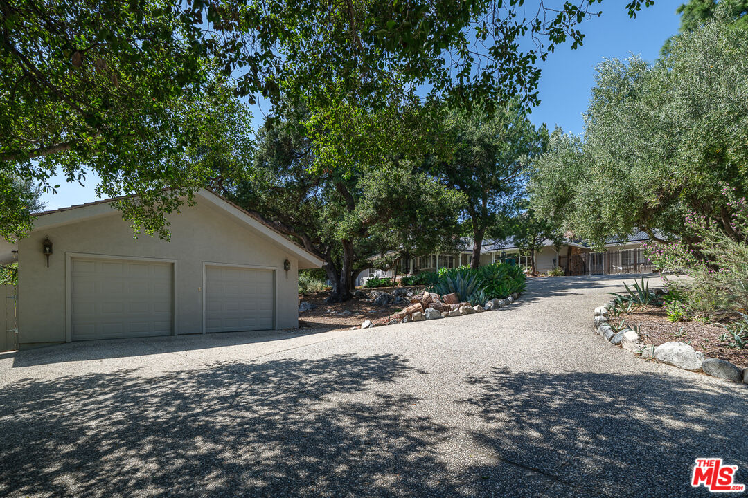 1955 Windover Road Pasadena, CA 91107 - Photo 7 of 62