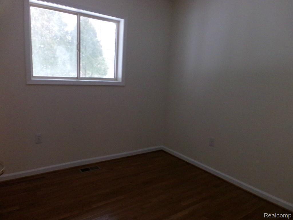 4751 Rattek Road Clarkston, MI 48346 - Photo 14 of 19 Bedroom 2