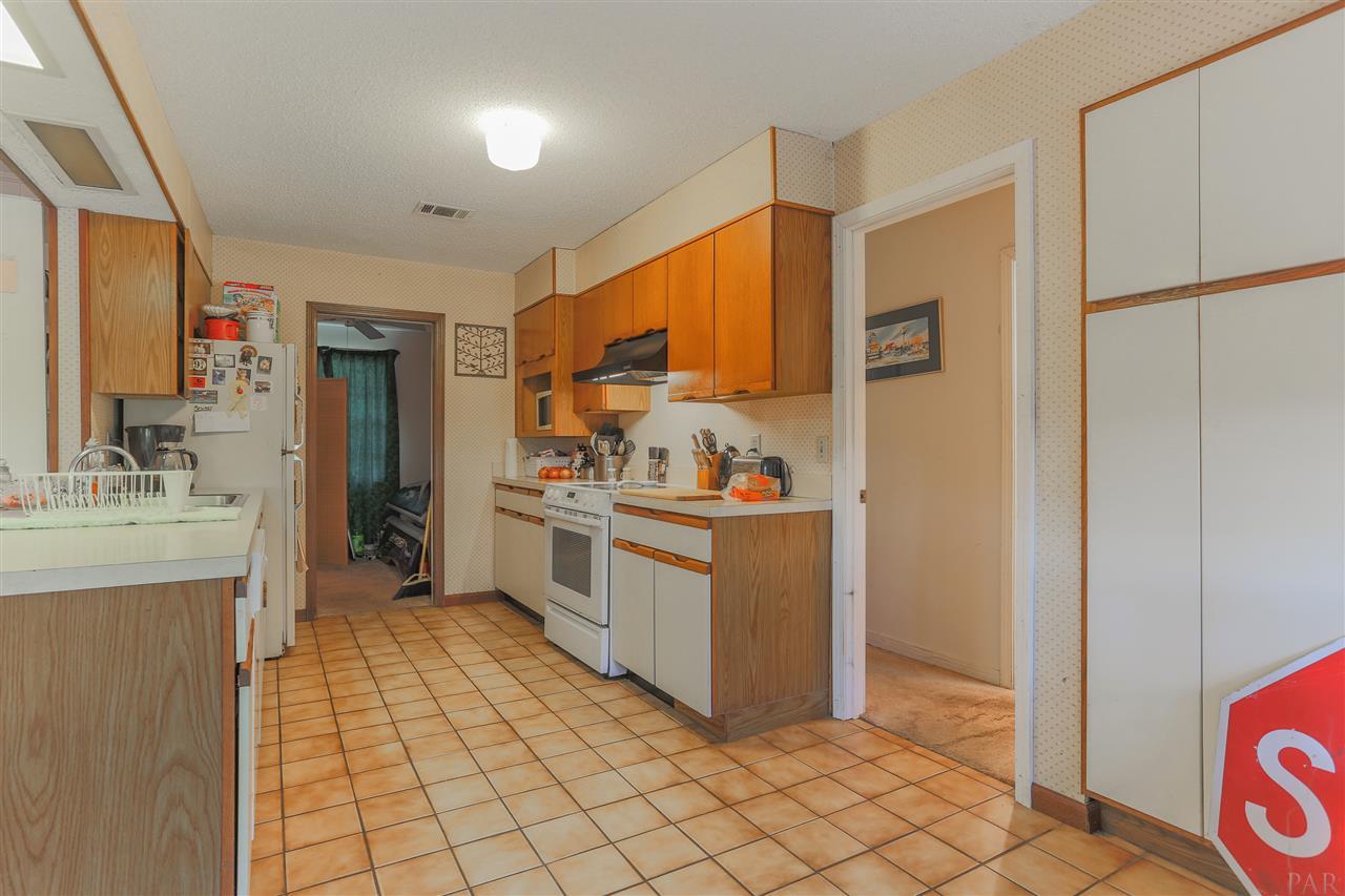 4160 April Road Pensacola, FL 32504 - Photo 11 of 32