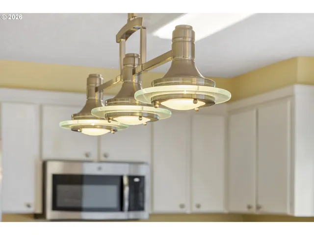 $595,000 | 11340 Southwest Viewmount Court, Tigard, OR 97223