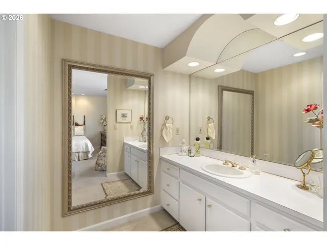 $595,000 | 11340 Southwest Viewmount Court, Tigard, OR 97223