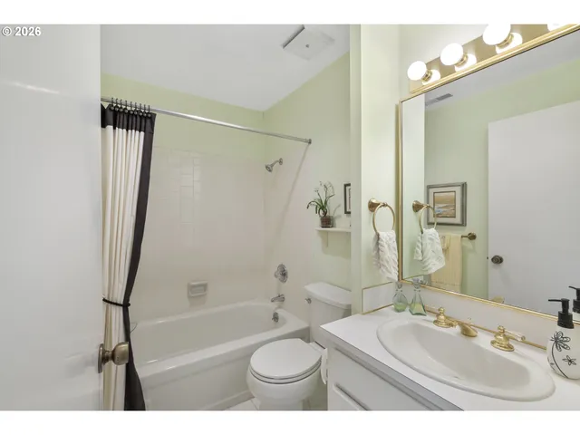 $595,000 | 11340 Southwest Viewmount Court, Tigard, OR 97223