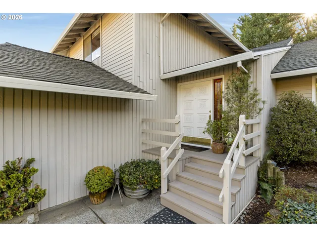 $595,000 | 11340 Southwest Viewmount Court, Tigard, OR 97223