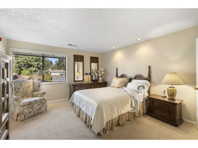 $595,000 | 11340 Southwest Viewmount Court, Tigard, OR 97223