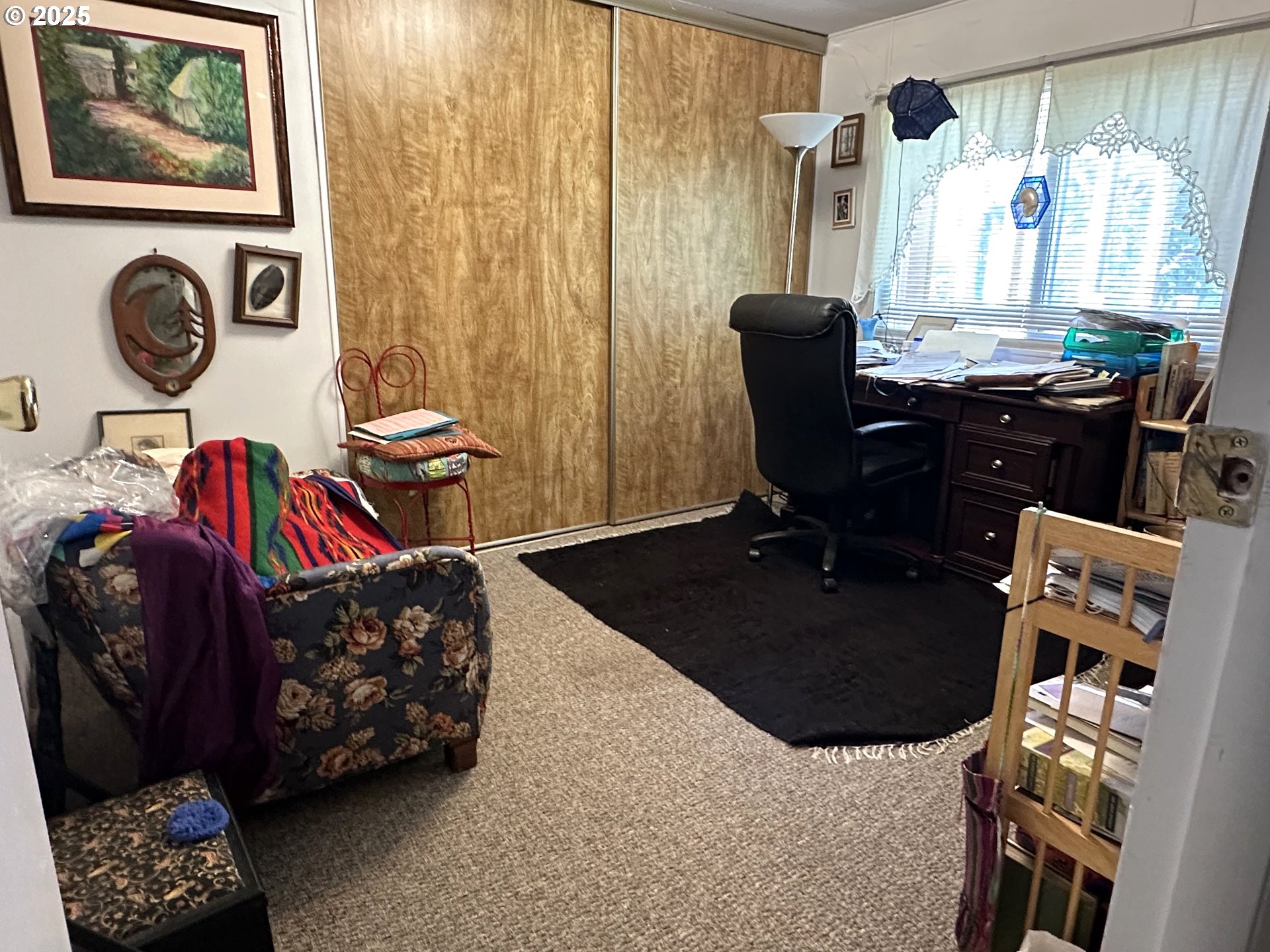 1601 Rhododendron Drive, Unit 572 Florence, OR 97439 - Photo 16 of 31 a living room with furniture and a window