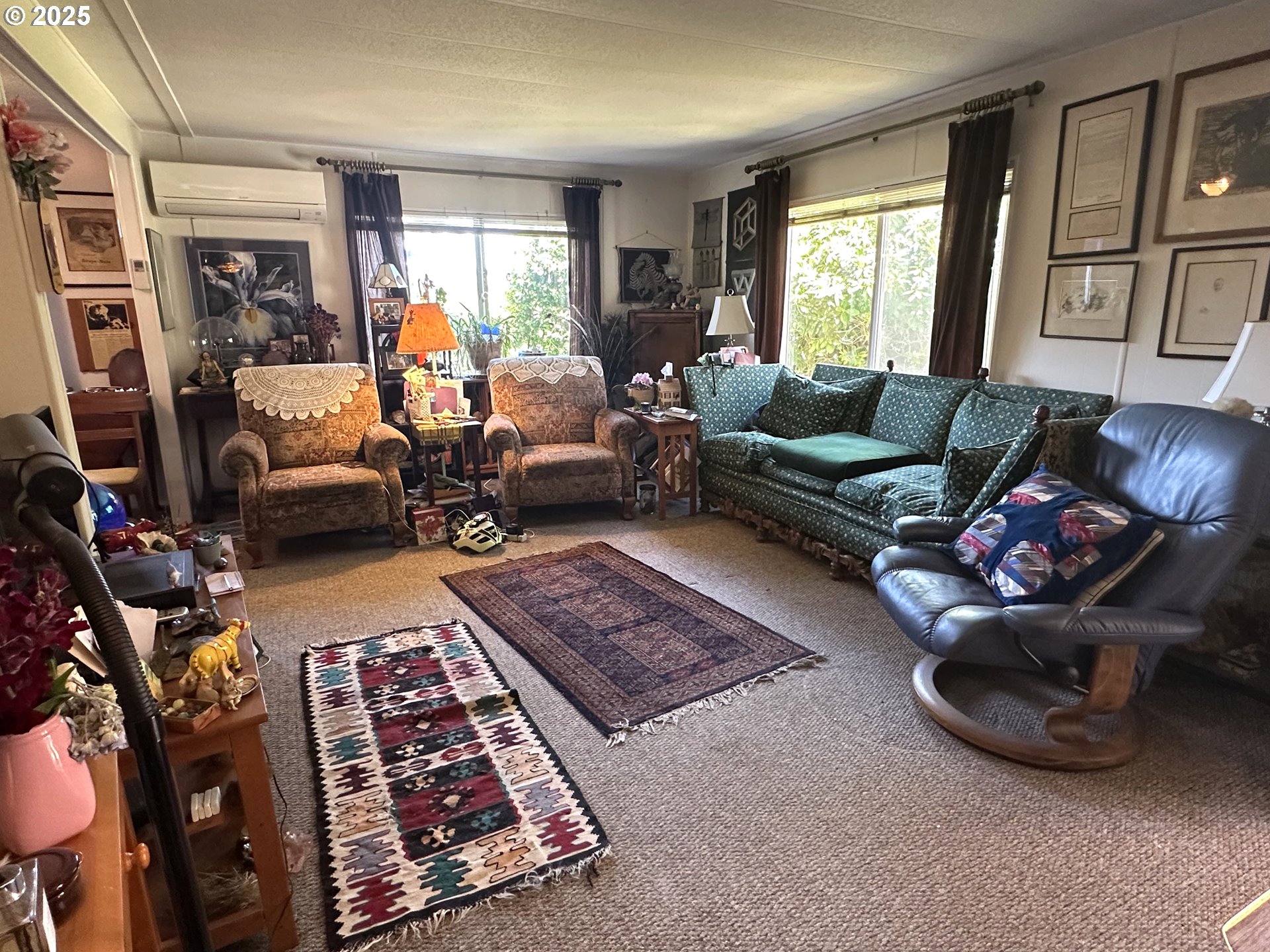 1601 Rhododendron Drive, Unit 572 Florence, OR 97439 - Photo 4 of 31 a living room with furniture rug and window