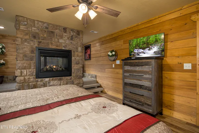 $1,374,000 | 1013 Potters Way, Gatlinburg, TN 37738