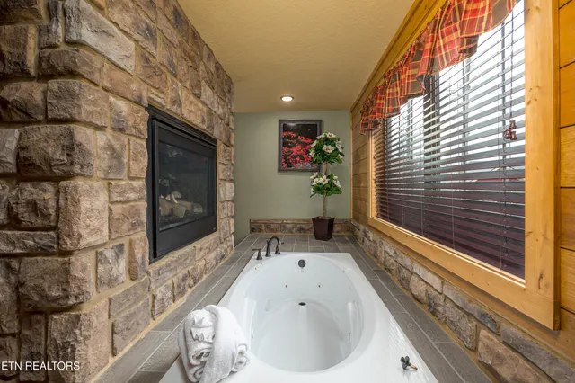 $1,374,000 | 1013 Potters Way, Gatlinburg, TN 37738