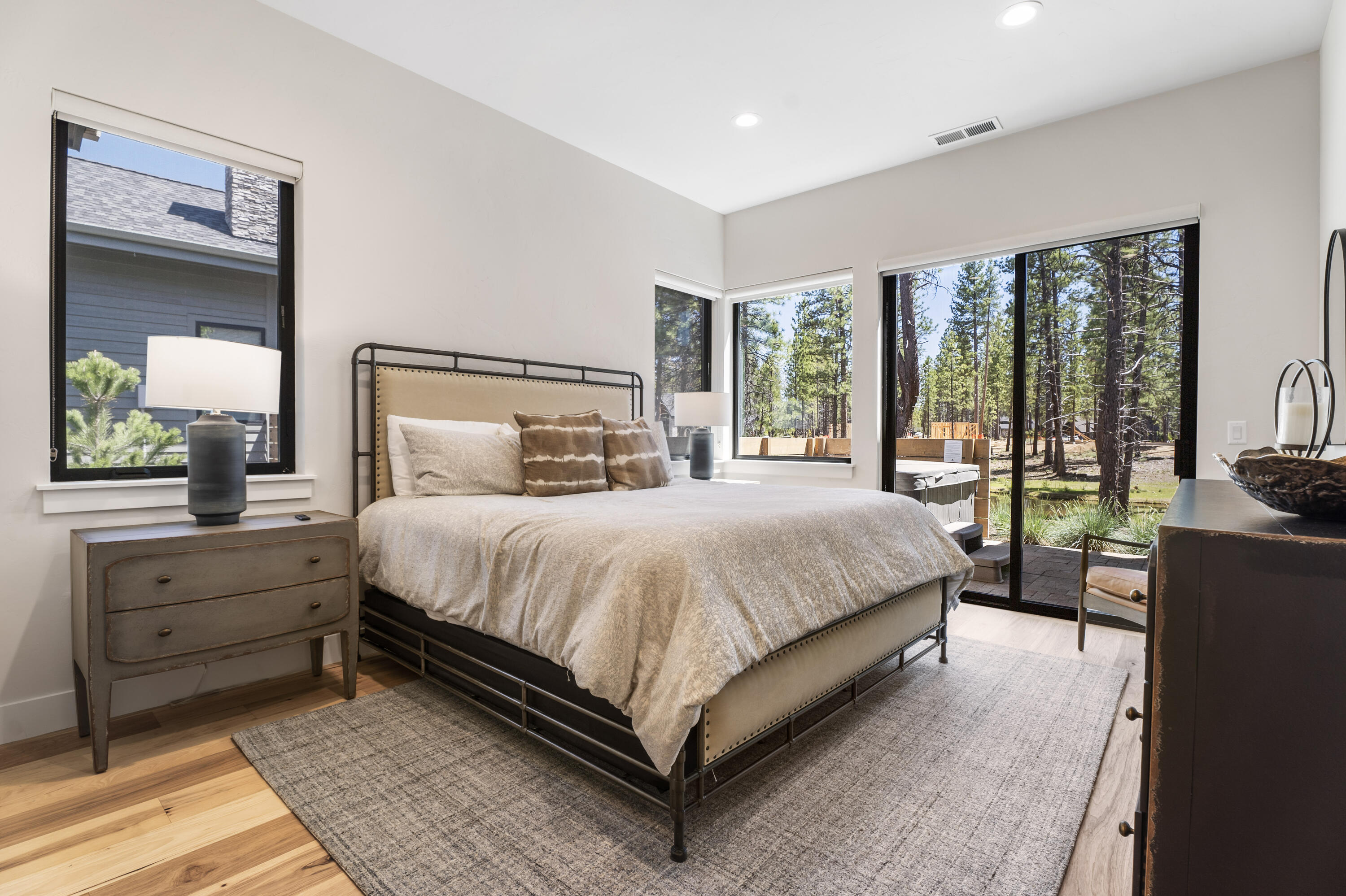 18171 Forestbrook Loop Bend, Unit 9 Bend, OR 97707 - Photo 21 of 41 32-Bedroom