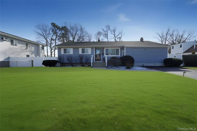 $649,999 | 21 Francisco Avenue, Central Islip, NY 11722