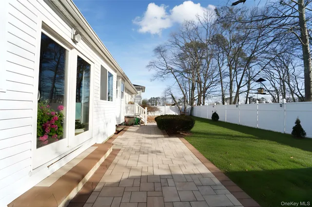 $649,999 | 21 Francisco Avenue, Central Islip, NY 11722