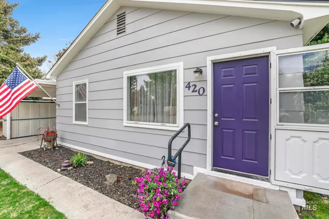$289,000 | 420 East 3rd Street, Shoshone, ID 83352