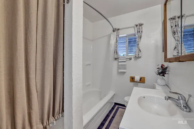 $289,000 | 420 East 3rd Street, Shoshone, ID 83352