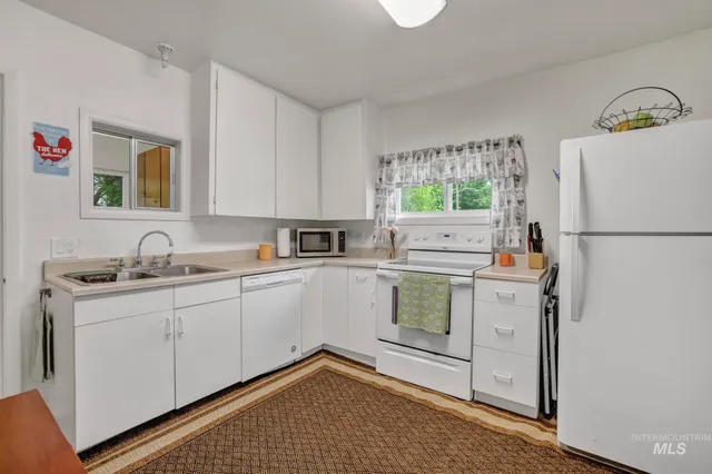 $289,000 | 420 East 3rd Street, Shoshone, ID 83352