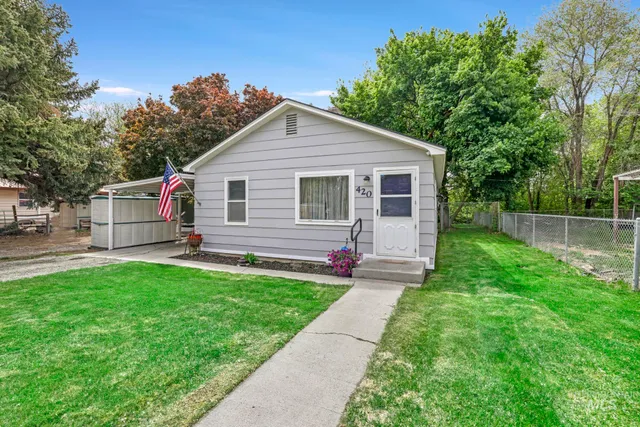 $289,000 | 420 East 3rd Street, Shoshone, ID 83352