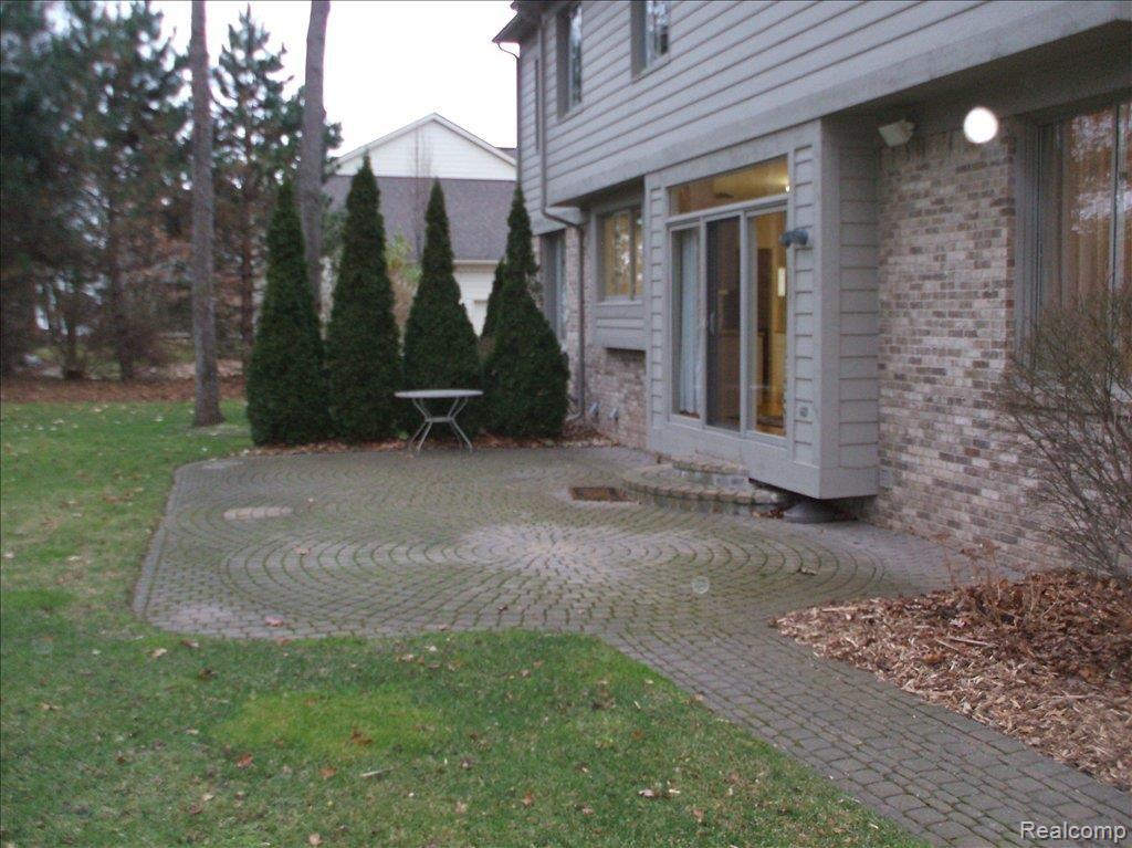 6830 Woodcrest Ridge Clarkston, MI 48346 - Photo 4 of 15 Brick Paver Patio With Path