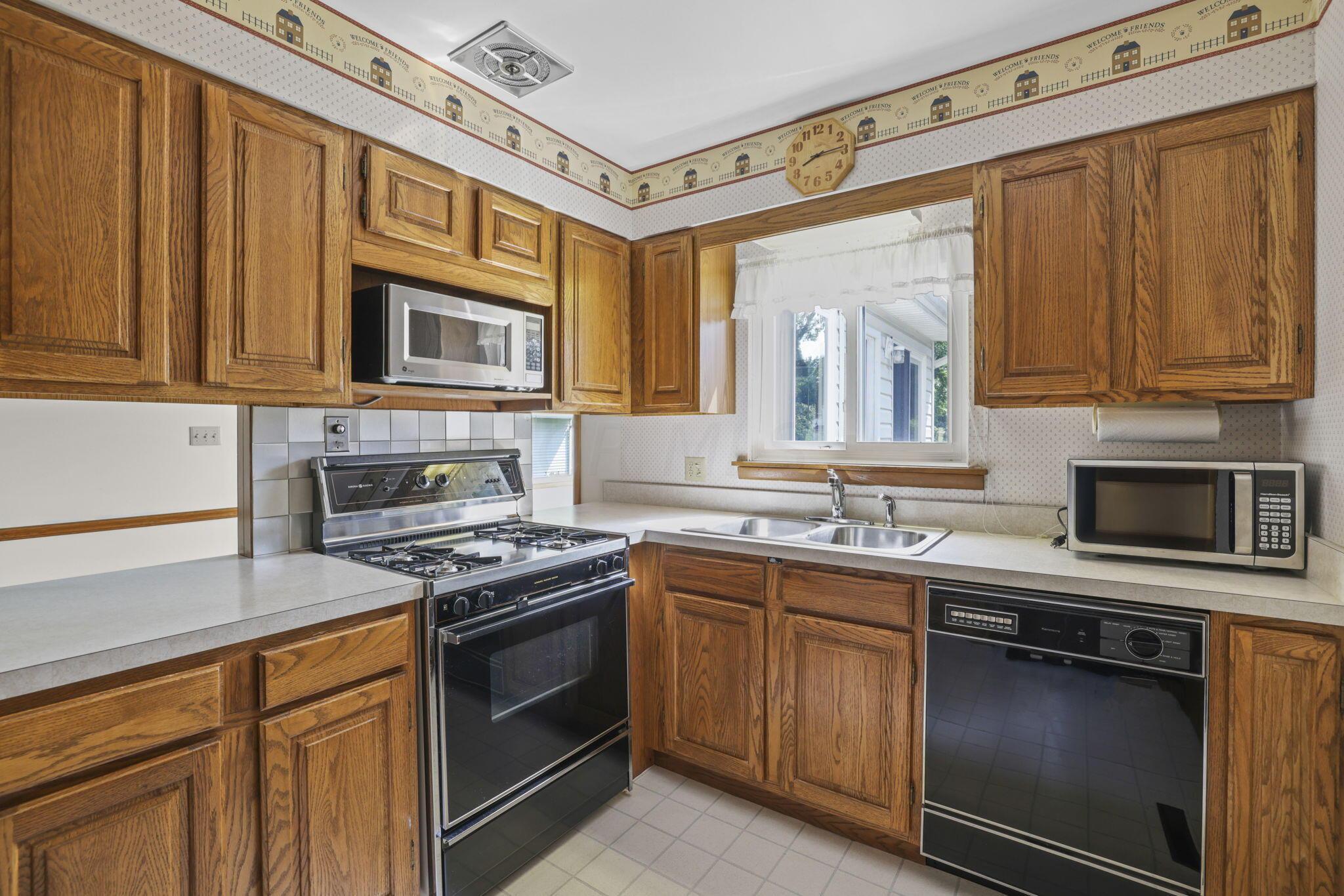 702 Sherwick Road Newark, OH 43055 - Photo 5 of 54 Kitchen
