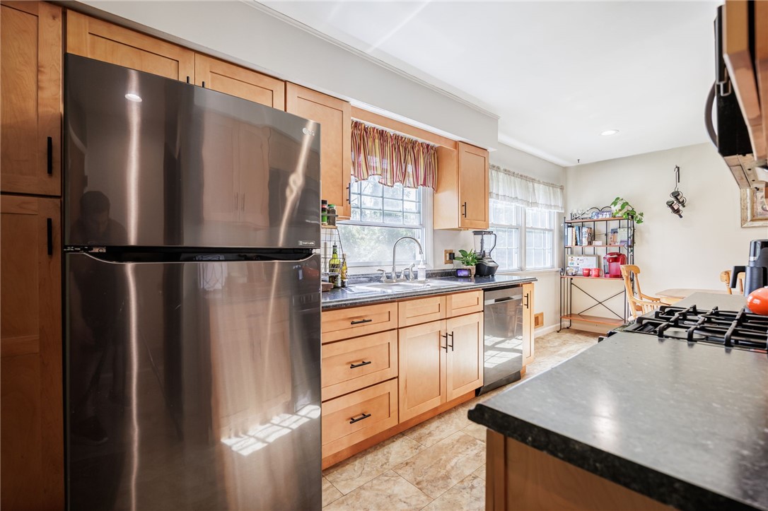 672 Hamlin Parma Townline Road Parma, NY 14468 - Photo 4 of 28 Gallery Image 4